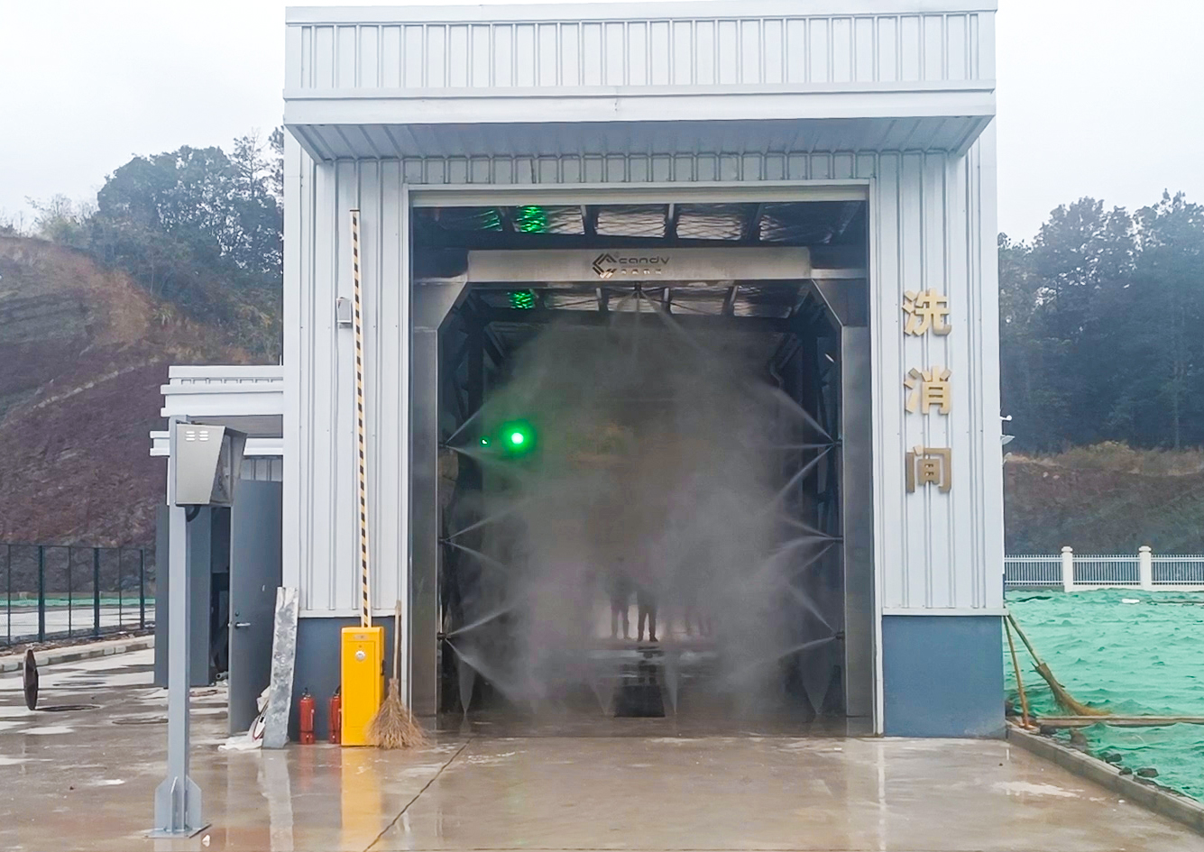 01-洗消中心外观与全自动龙门喷雾全景.jpg